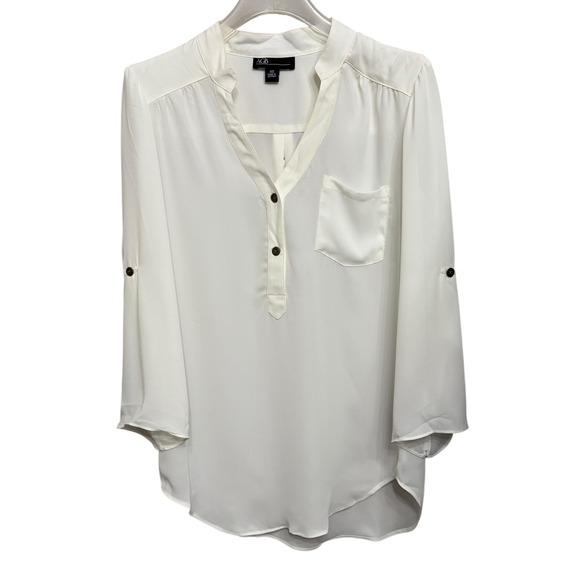 AGB Tops - NWT‎ AGB Womens Cream Roll Tab Sleeve V-Neck Blouse Top Size XSmallu